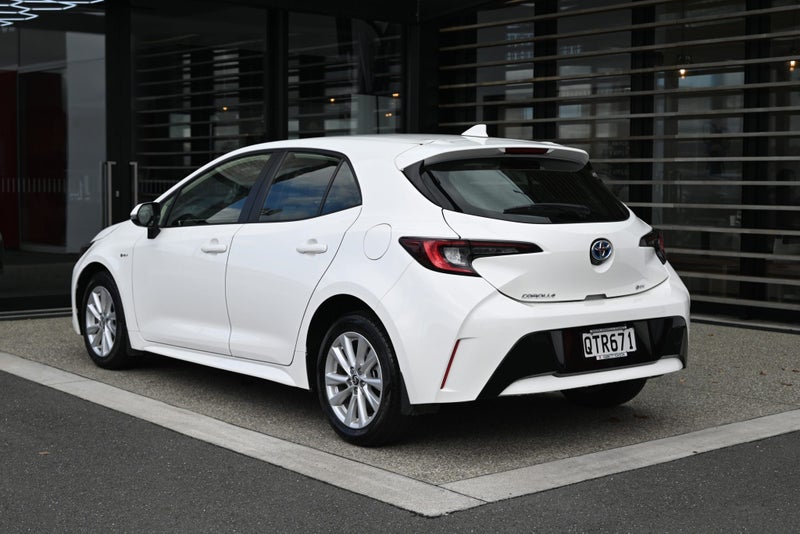 2024 Toyota Corolla GX 1.8 Petrol Hybrid FWD Ha... image 2