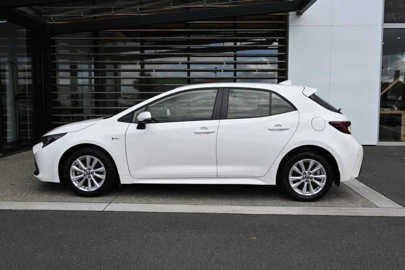 2024 Toyota Corolla GX 1.8 Petrol Hybrid FWD Ha... image 3