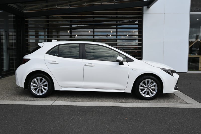 2024 Toyota Corolla GX 1.8 Petrol Hybrid FWD Ha... image 5