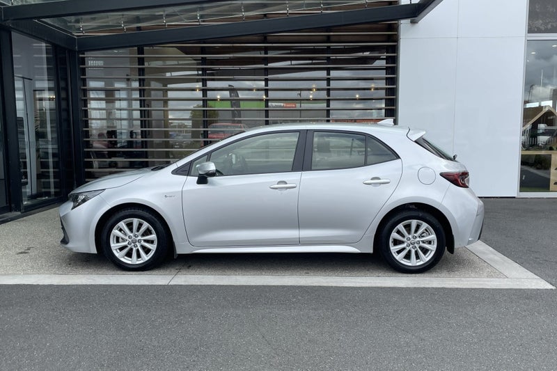2024 Toyota Corolla GX 1.8 Petrol Hybrid FWD Ha... image 3