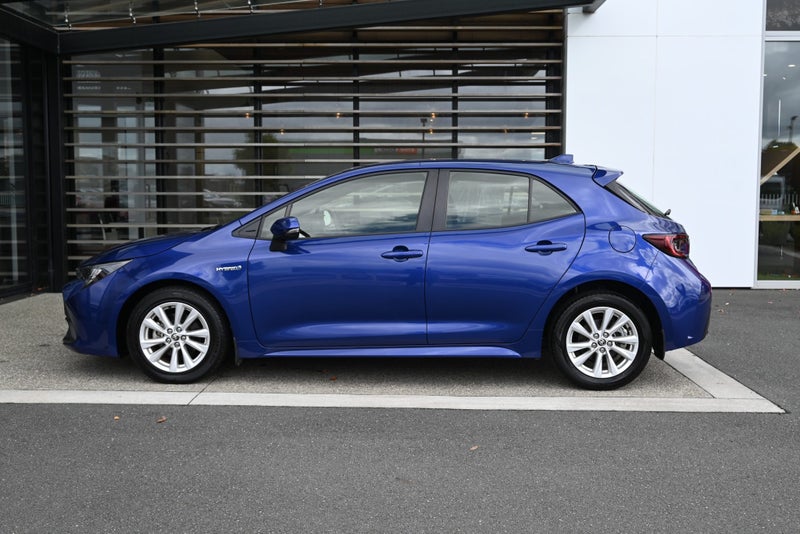 2024 Toyota Corolla GX 1.8 Petrol Hybrid FWD Ha... image 3