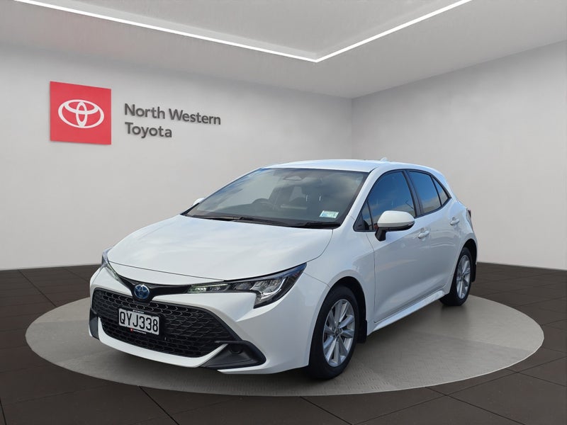 2024 Toyota Corolla GX 1.8L Hybrid FWD Hatchback image 3