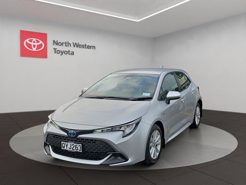 2024 Toyota Corolla GX 1.8L Hybrid FWD Hatchback image 3