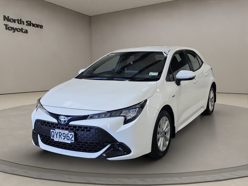 2024 Toyota Corolla GX 1.8L Hybrid FWD Hatchback image 3