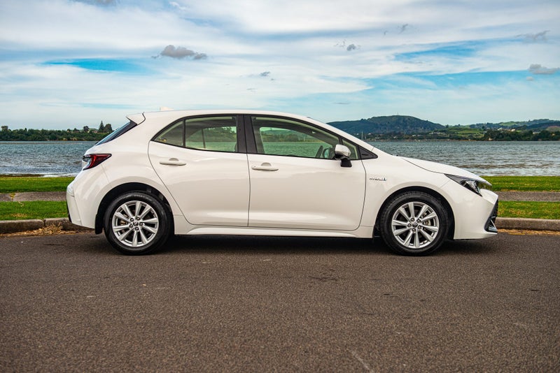 2024 Toyota Corolla GX 1.8P HEV CVT FWD image 3