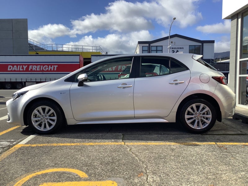 2024 Toyota Corolla GX 1.8P Hybrid Hatch image 5