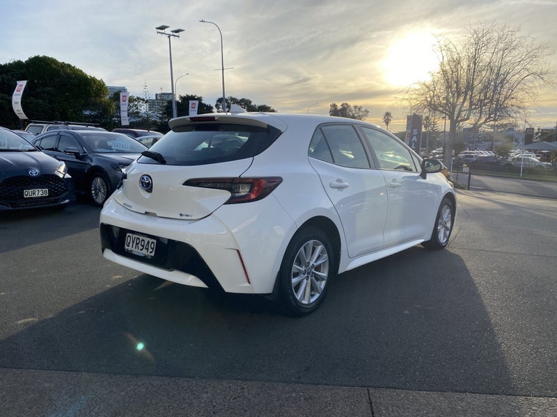 2024 Toyota Corolla GX 1.8P Hybrid Hatch image 2