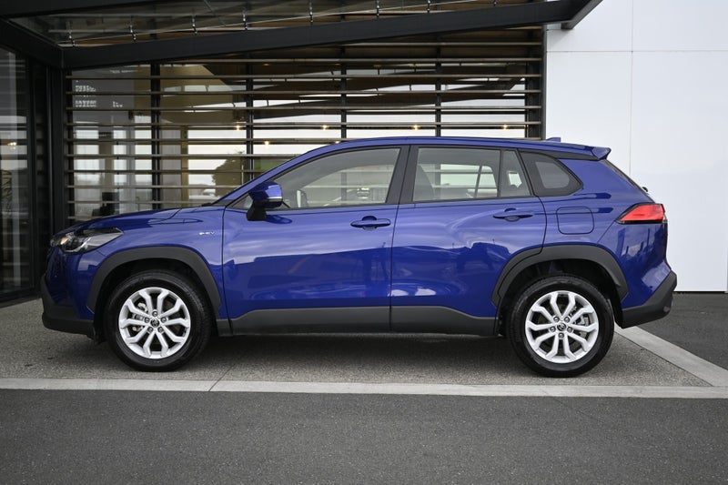 2024 Toyota Corolla GX 2.0 Petrol Hybrid FWD SUV image 3