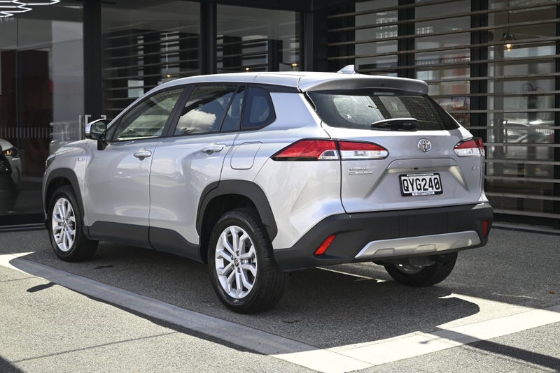 2024 Toyota Corolla GX 2.0 Petrol Hybrid FWD SUV image 2