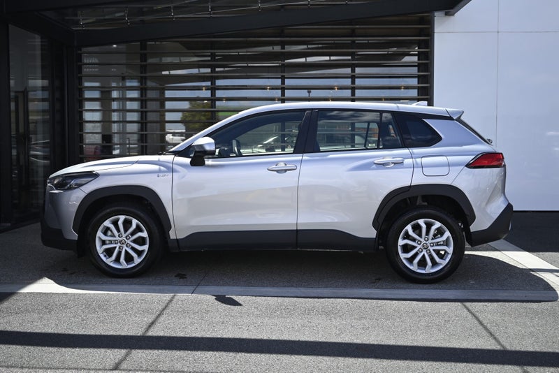 2024 Toyota Corolla GX 2.0 Petrol Hybrid FWD SUV image 3