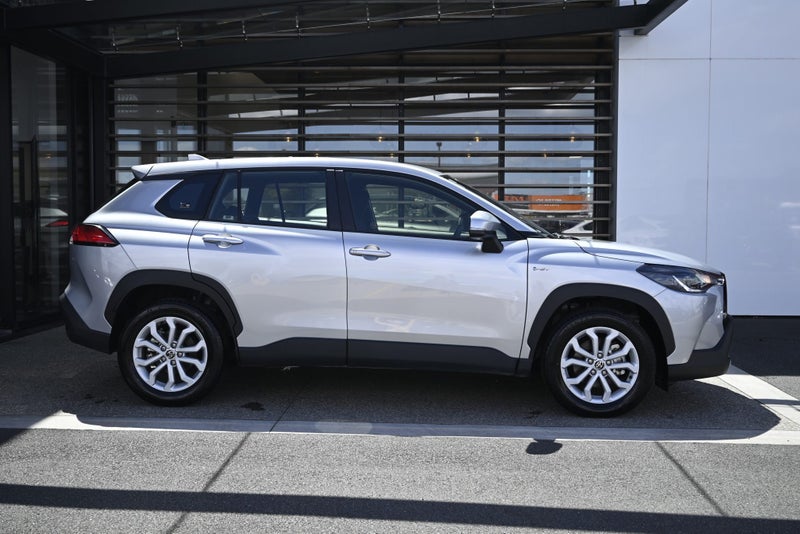 2024 Toyota Corolla GX 2.0 Petrol Hybrid FWD SUV image 5