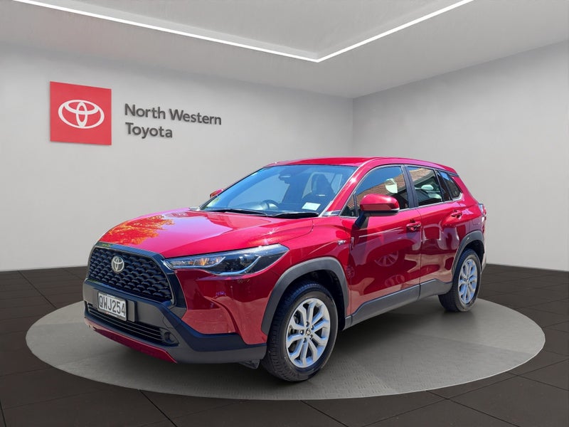 2024 Toyota Corolla GX 2.0L Hybrid 2WD SUV image 3