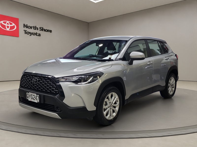 2024 Toyota Corolla GX 2.0L Hybrid 2WD SUV image 3