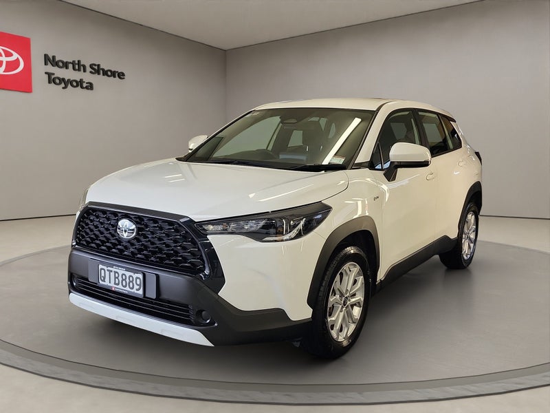 2024 Toyota Corolla GX 2.0L Hybrid FWD SUV image 3