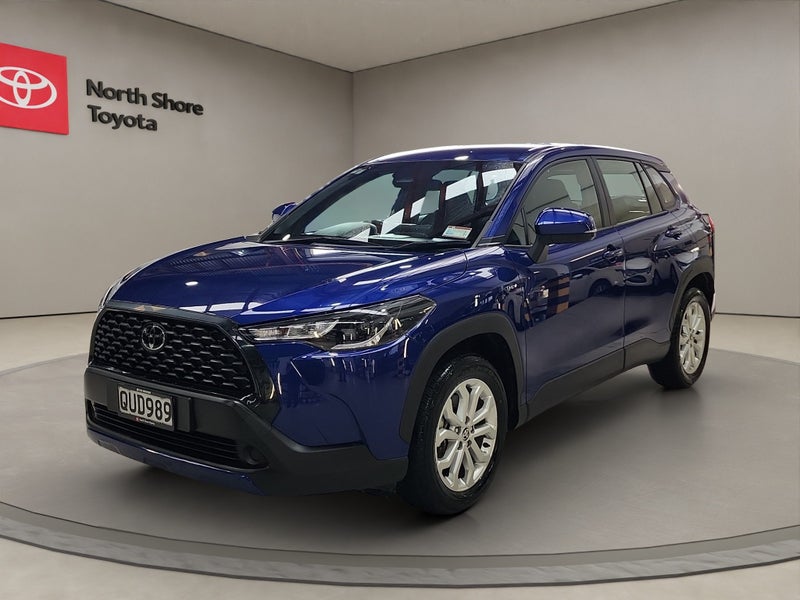 2024 Toyota Corolla GX 2.0L Hybrid FWD SUV image 3