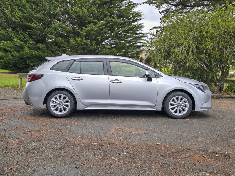 2024 Toyota Corolla GX Hybrid Wagon image 2