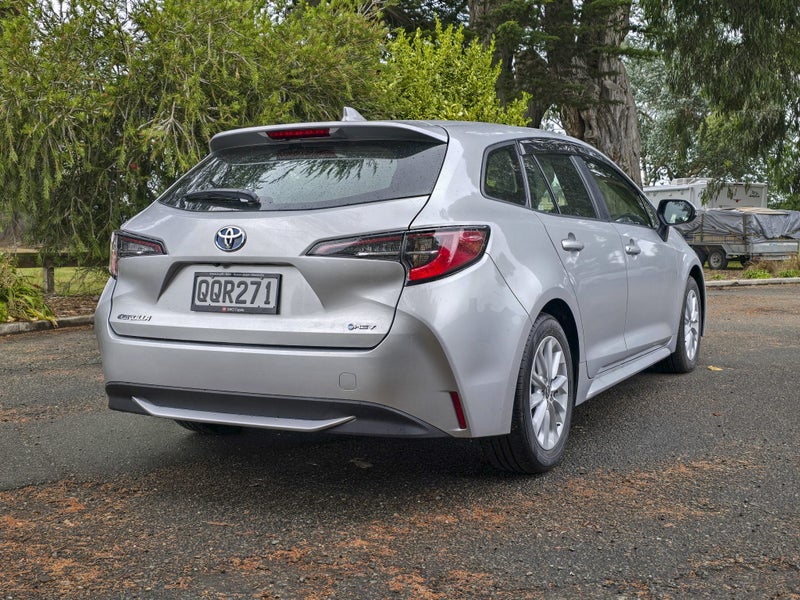2024 Toyota Corolla GX Hybrid Wagon image 3