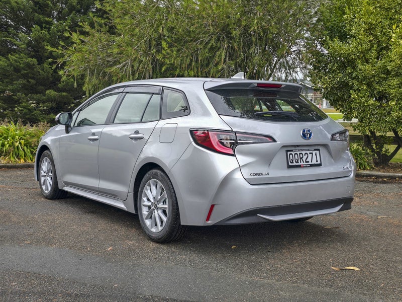 2024 Toyota Corolla GX Hybrid Wagon image 5