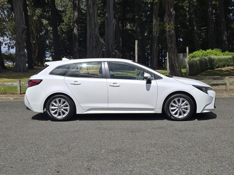 2024 Toyota Corolla GX Hybrid Wagon image 2