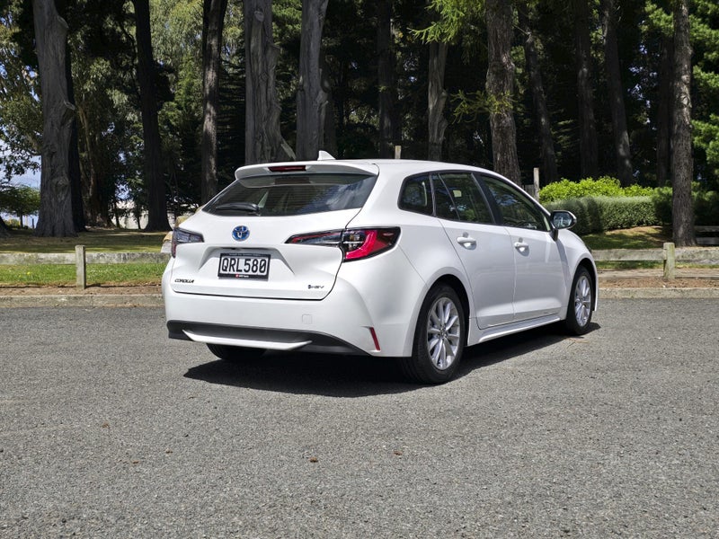 2024 Toyota Corolla GX Hybrid Wagon image 3