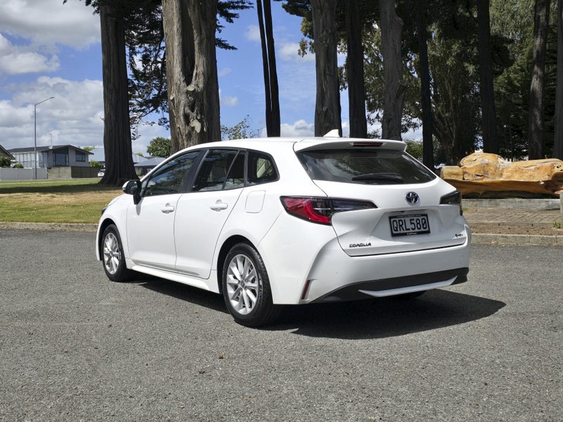 2024 Toyota Corolla GX Hybrid Wagon image 5