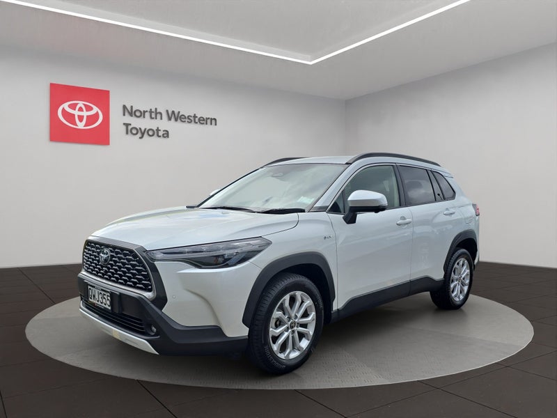 2024 Toyota Corolla GXL 2.0L Hybrid 2WD SUV image 3