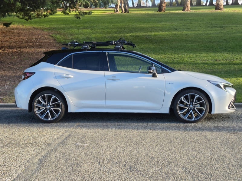 2024 Toyota Corolla ZR 1.8P HEV CVT FWD Hatch image 3