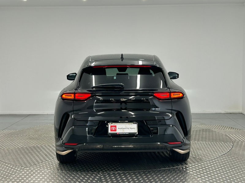 2024 Toyota Crown 2.5 Hybrid Estate Z 4WD image 4