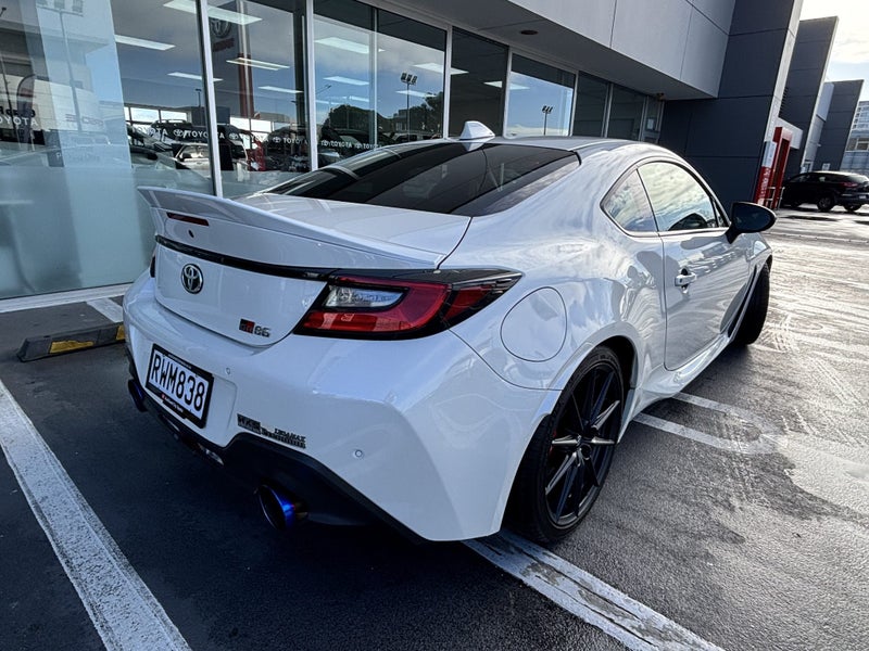 2024 Toyota GR86 RZ 2.4 PETROL SPORT COUPE image 3