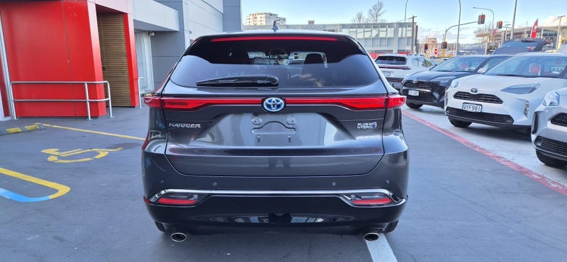 2024 Toyota Harrier Hybrid 2.5 Z Leather Packag... image 3
