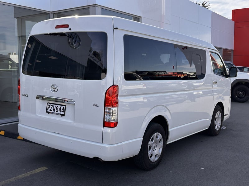 2024 Toyota Hiace 2.7P 10seat Auto image 3