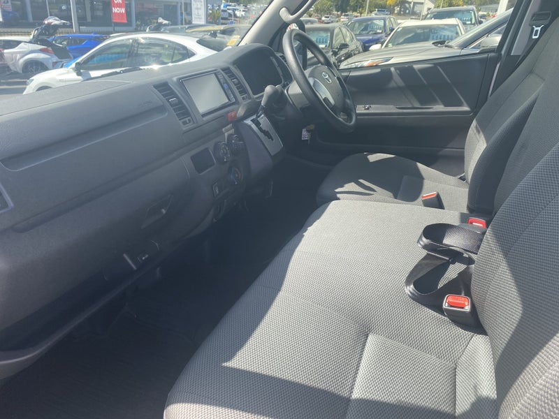 2024 Toyota Hiace 2.8DT DX Long GL Package 5 Dr... image 5