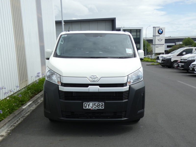 2024 Toyota Hiace ZR image 4