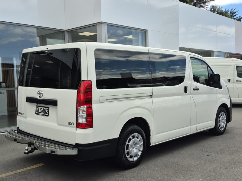 2024 Toyota Hiace ZR 2.8DT 2WD Auto image 3