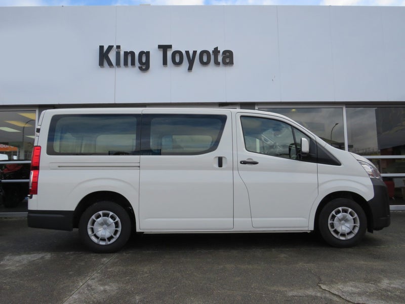 2024 Toyota Hiace ZR 2.8DT 6AT RWD image 3