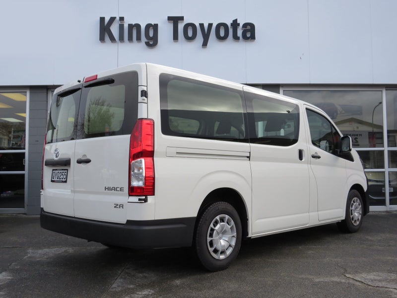 2024 Toyota Hiace ZR 2.8DT 6AT RWD image 4