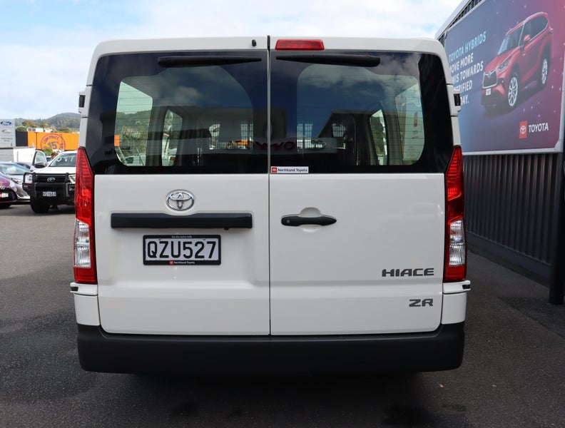 2024 Toyota Hiace ZR 2.8DT 6AT RWD GVN/6D/2S image 3