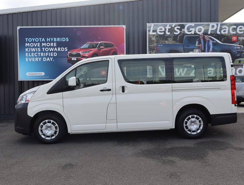 2024 Toyota Hiace ZR 2.8DT 6AT RWD GVN/6D/2S image 5