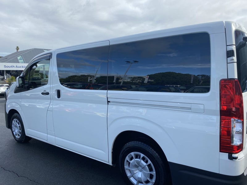 2024 Toyota Hiace ZR 2.8DT 6AT RWD GVN/6D/2S image 3