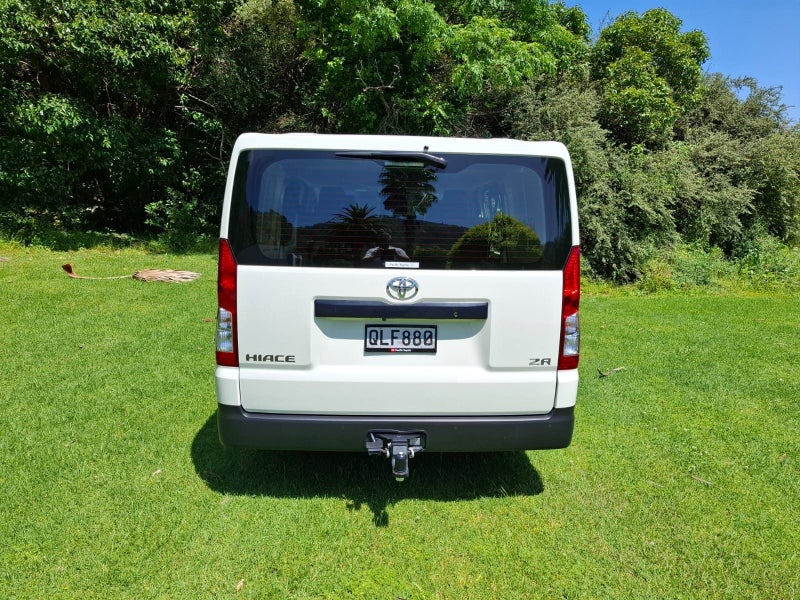 2024 Toyota Hiace ZR 2.8DT 6AT RWD HVN 5-seater image 5