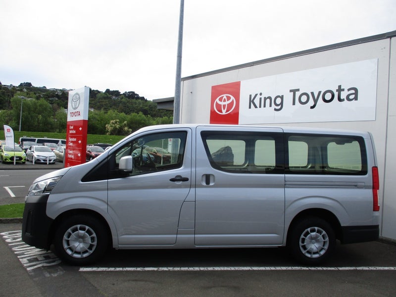 2024 Toyota Hiace ZR 2.8DT 6MT image 2