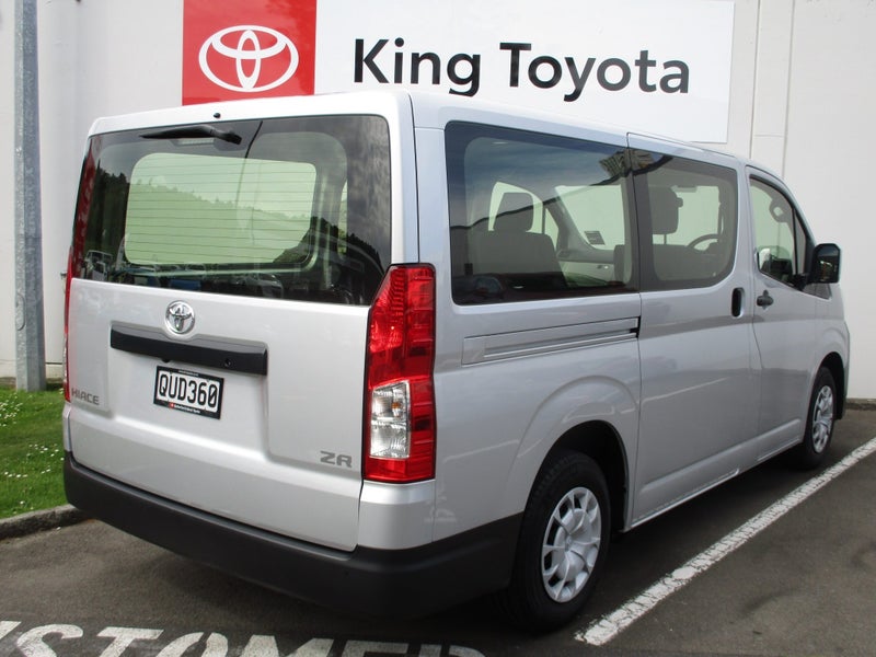2024 Toyota Hiace ZR 2.8DT 6MT image 5