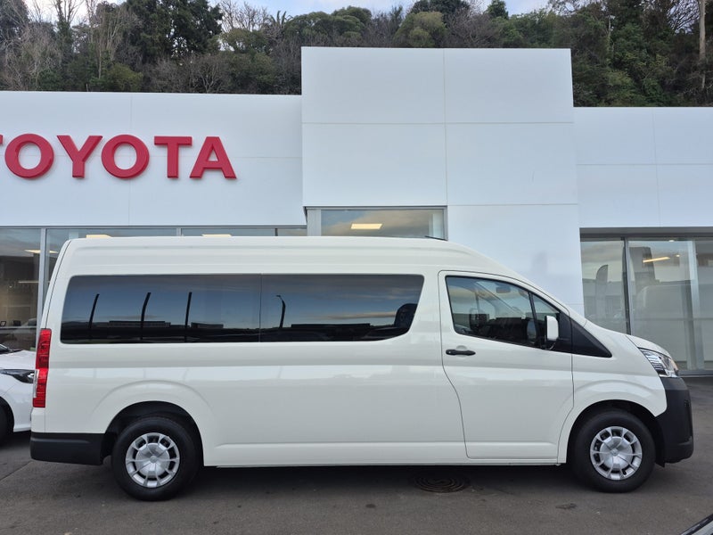 2024 Toyota Hiace ZX 10 Seat Minibus image 2