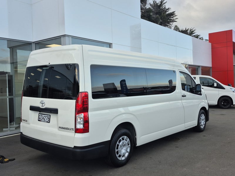 2024 Toyota Hiace ZX 10 Seat Minibus image 3