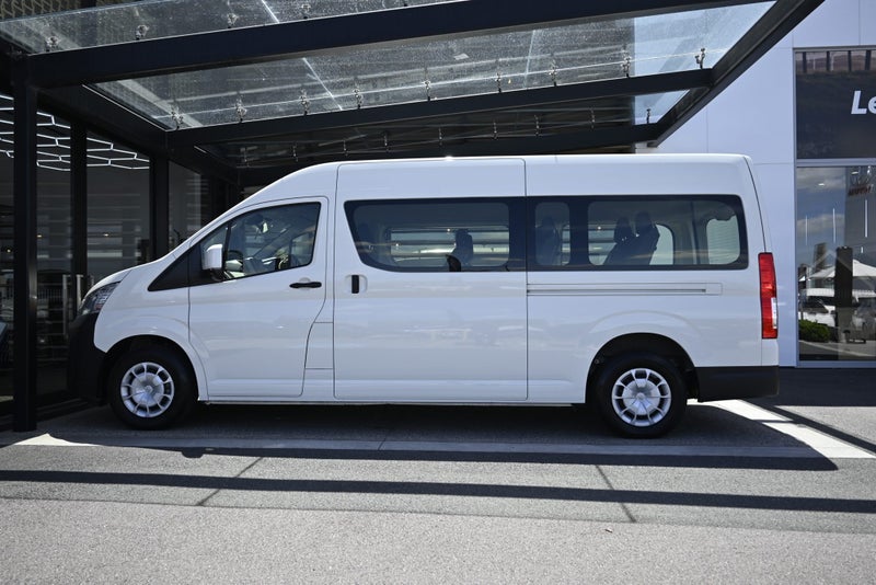 2024 Toyota Hiace ZX 2.8 Turbo Diesel Auto RWD... image 3