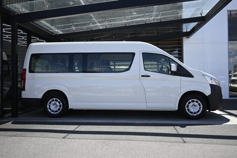 2024 Toyota Hiace ZX 2.8 Turbo Diesel Auto RWD... image 5