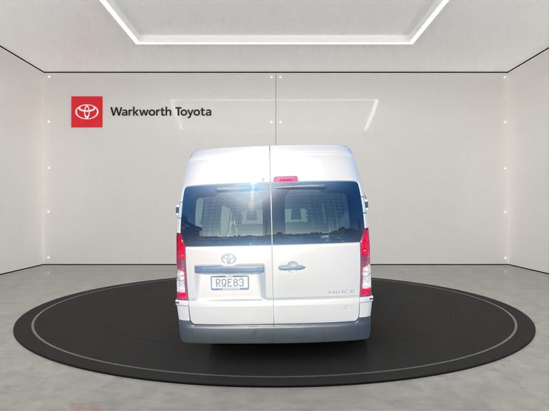 2024 Toyota Hiace ZX 2.8DT 6AT RWD PVN/6D/2S image 4