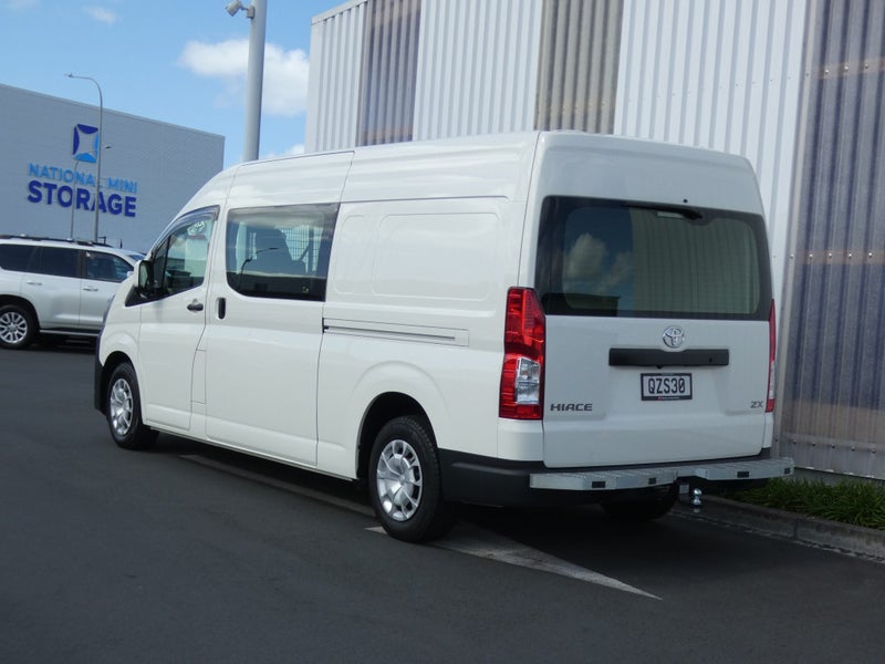 2024 Toyota Hiace ZX image 4