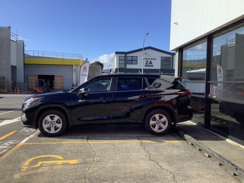 2024 Toyota Highlander GXL 2.5P HEV HYBRID AWD SUV image 3