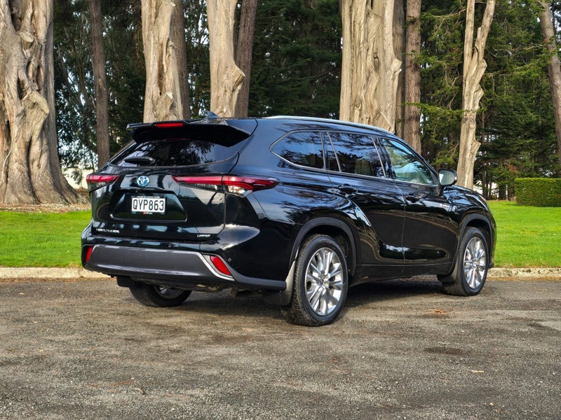 2024 Toyota Highlander Limited ZR Hybrid AWD image 3